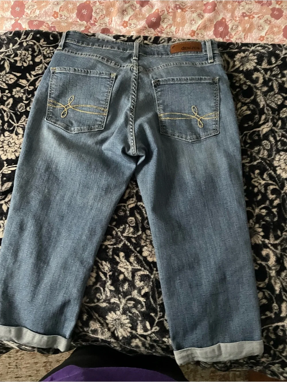 Capri Jeans - Picture 5 of 10